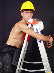 Hot boy wanking on a building site