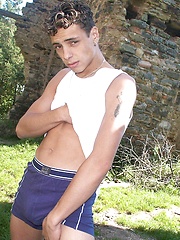 European twink posing and jacking off outdoors