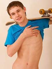Straight teen man Johnny is going to expose hot body