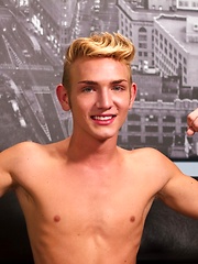 Sexy blond all American twink Dylan Hall stars in this incredibly hot LIVE show