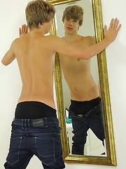 Super cute Justin Smith jerking off in a mirror.