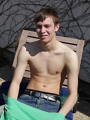Gorgeous twink Andreas busts hit nut outdoors.