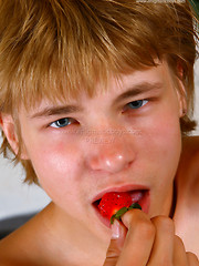 Nude Charles plays with strawberry